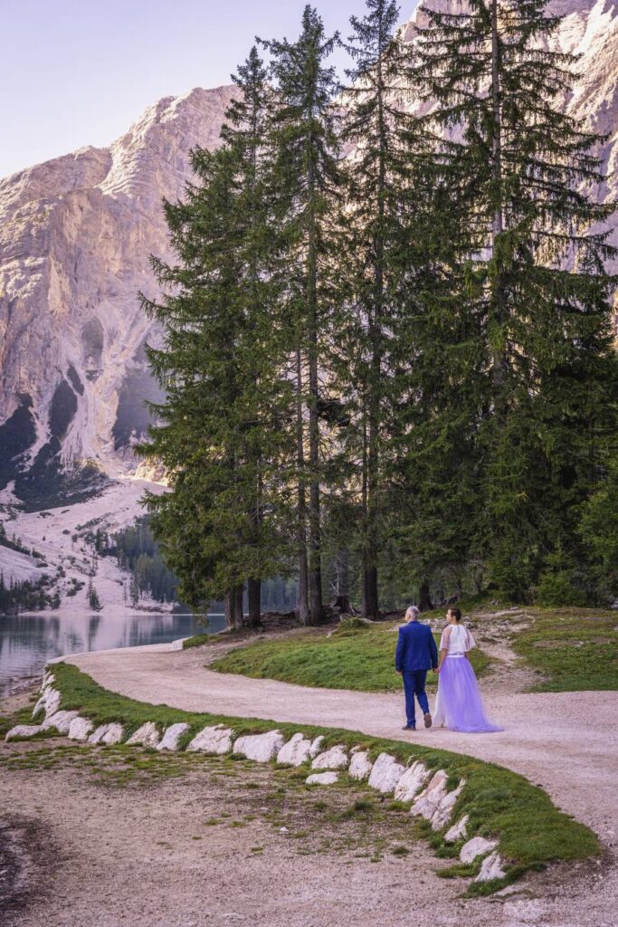 svatba v Itálii u jezera Lago di Braies