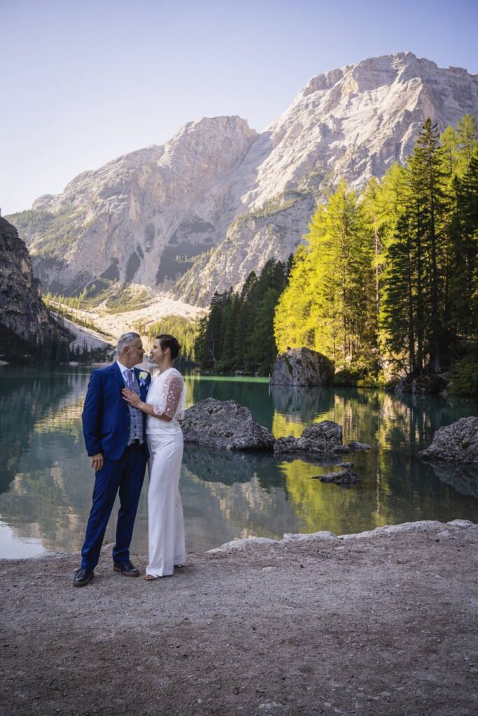 svatba v Itálii u jezera Lago di Braies