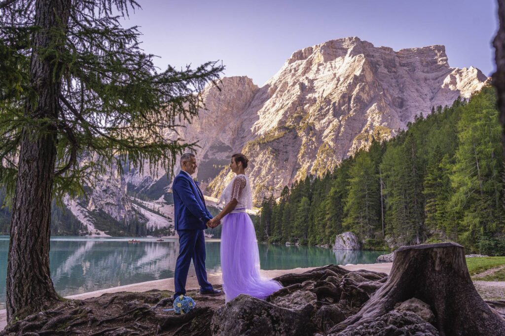 svatba v Itálii u jezera Lago di Braies