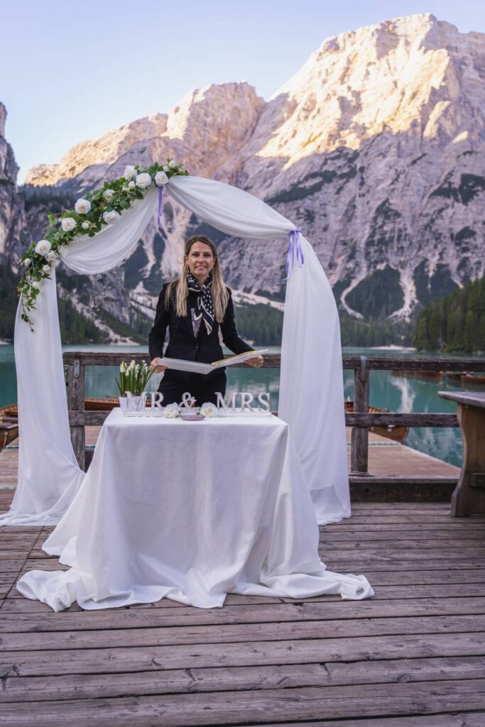 svatba v Itálii u jezera Lago di Braies