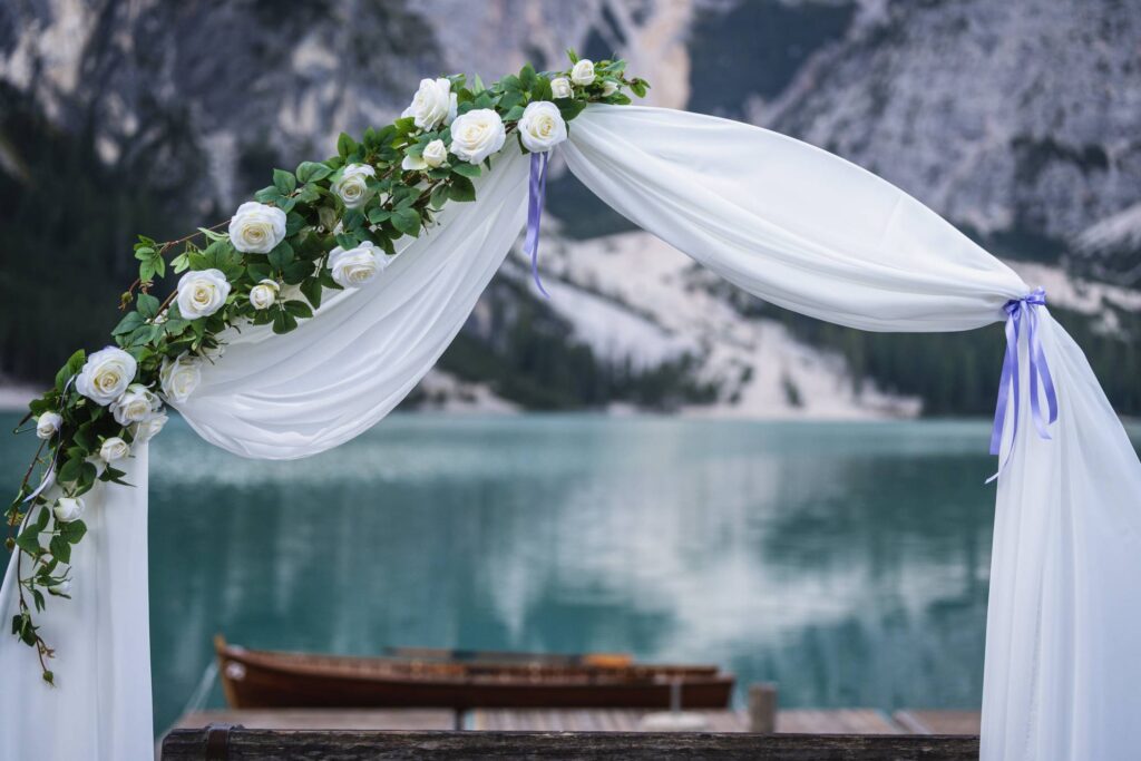 svatba v Itálii u jezera Lago di Braies