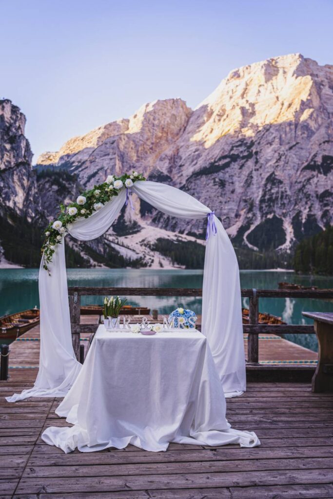 svatba v Itálii u jezera Lago di Braies
