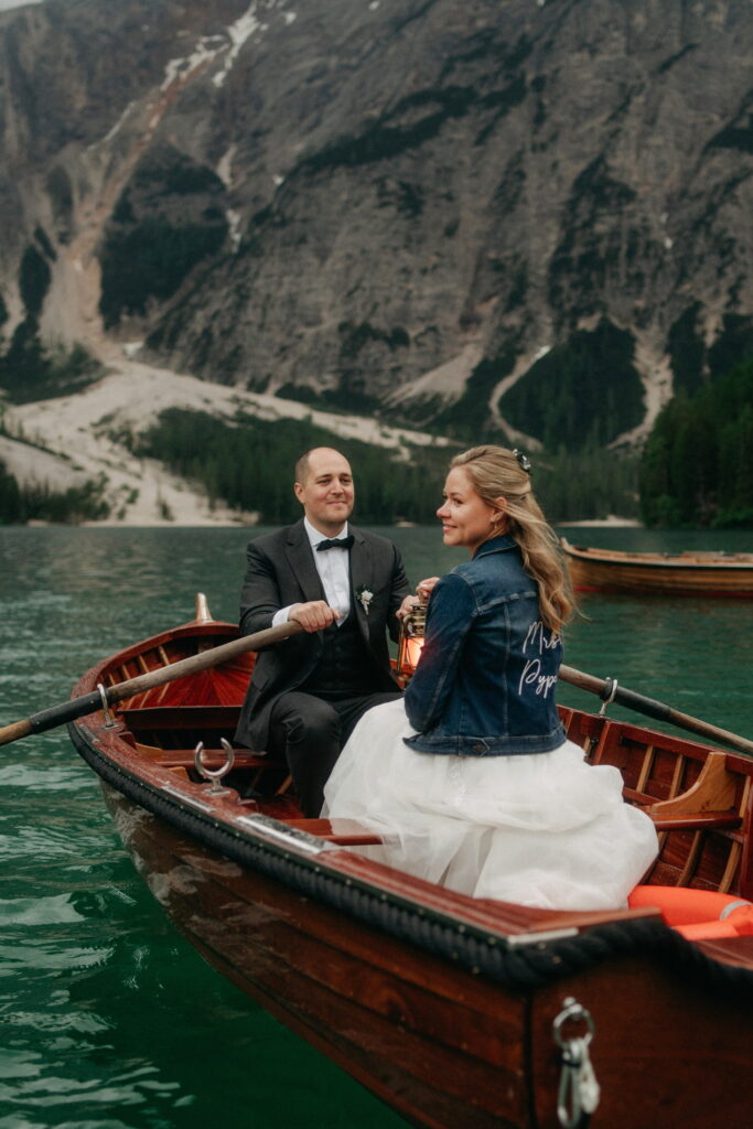 svatba v Itálii u jezera Lago di Braies