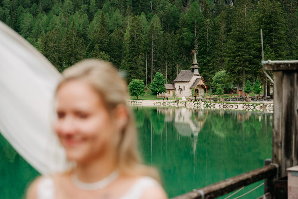 svatba v Itálii u jezera Lago di Braies