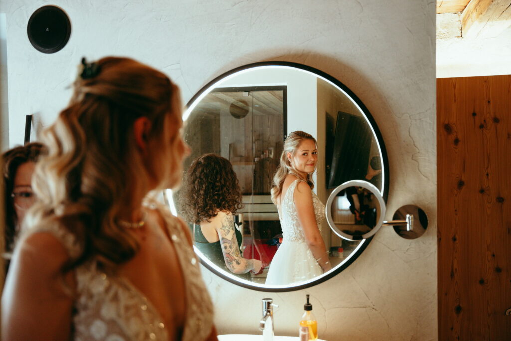 svatba v Itálii u jezera Lago di Braies