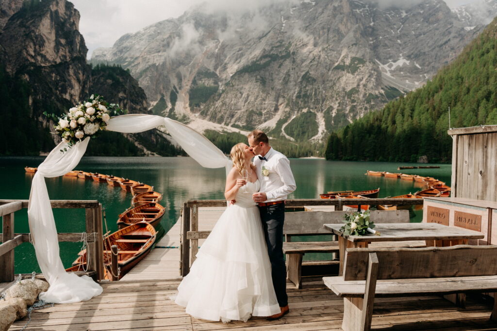 svatba v Itálii u jezera Lago di Braies