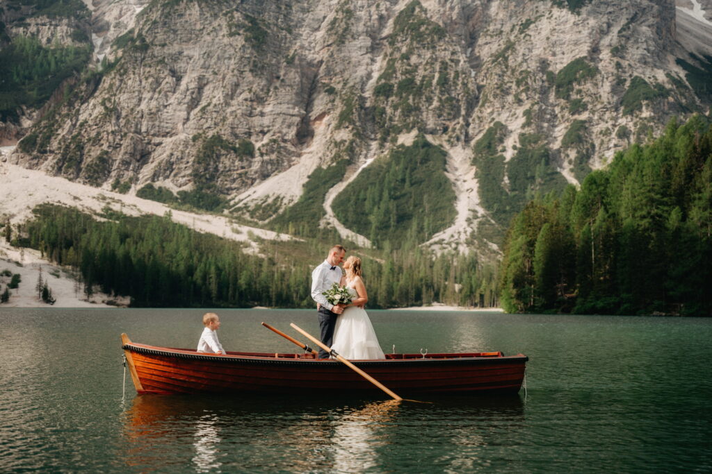 svatba v Itálii u jezera Lago di Braies