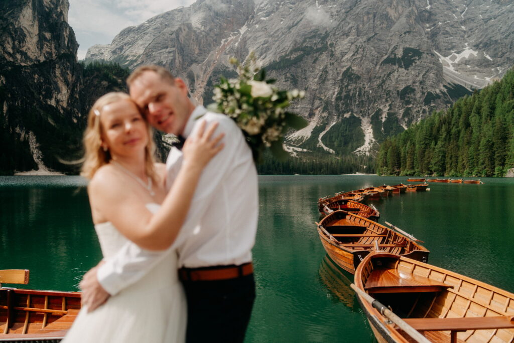 svatba v Itálii u jezera Lago di Braies