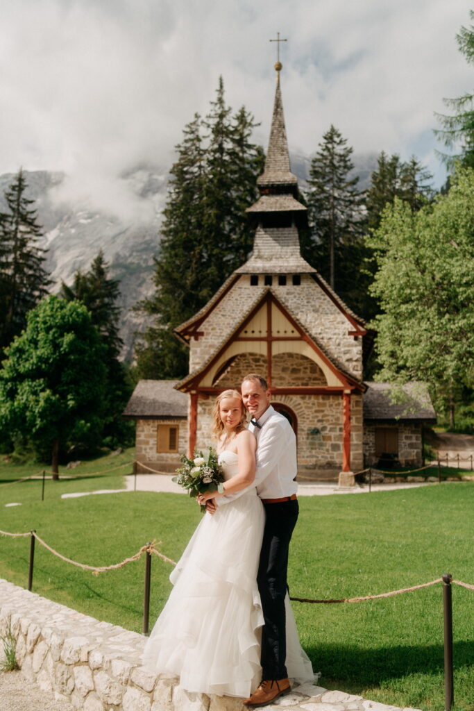 svatba v Itálii u jezera Lago di Braies