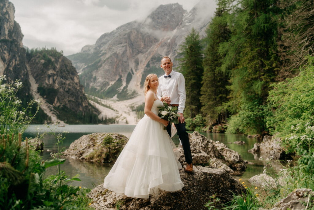 svatba v Itálii u jezera Lago di Braies