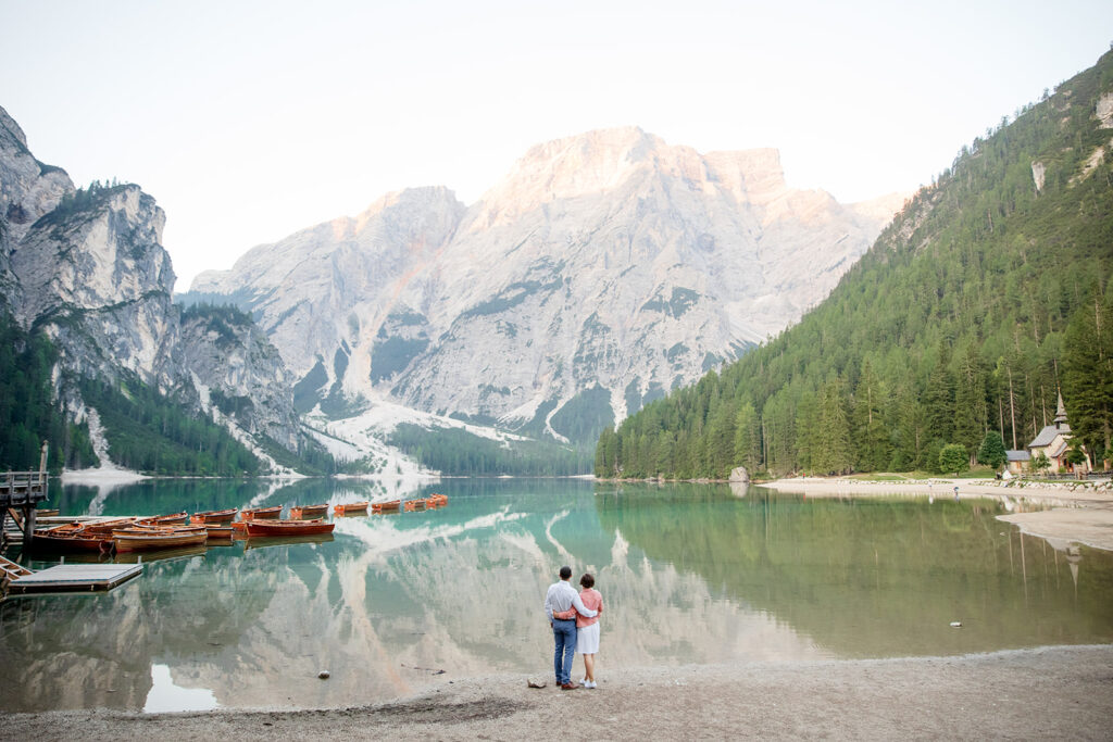 svatba v Itálii u jezera Lago di Braies
