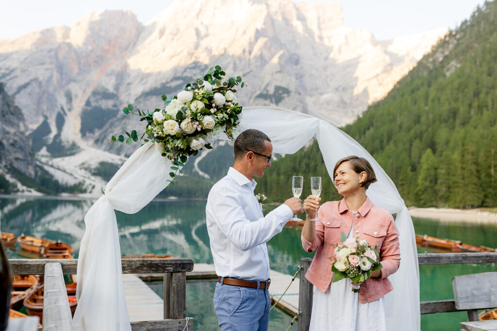 svatba v Itálii u jezera Lago di Braies