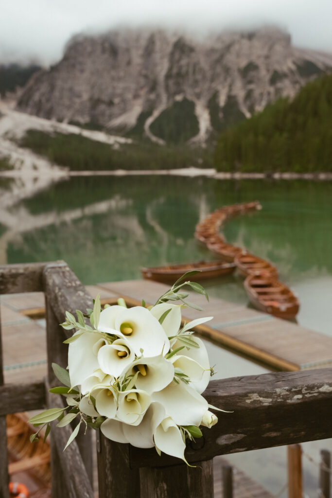 svatba v Itálii u jezera Lago di Braies