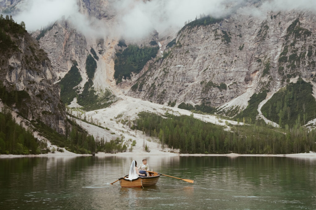 svatba v Itálii u jezera Lago di Braies