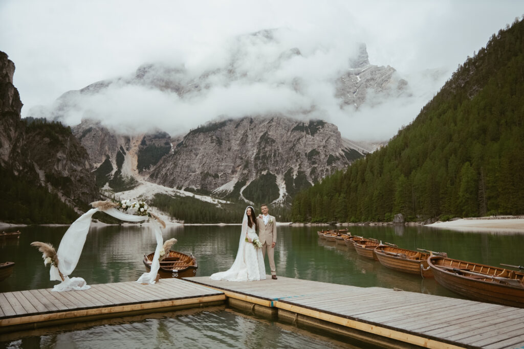 svatba v Itálii u jezera Lago di Braies