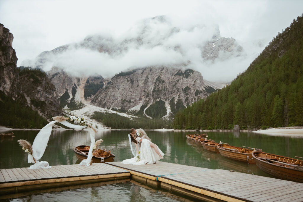 svatba v Itálii u jezera Lago di Braies