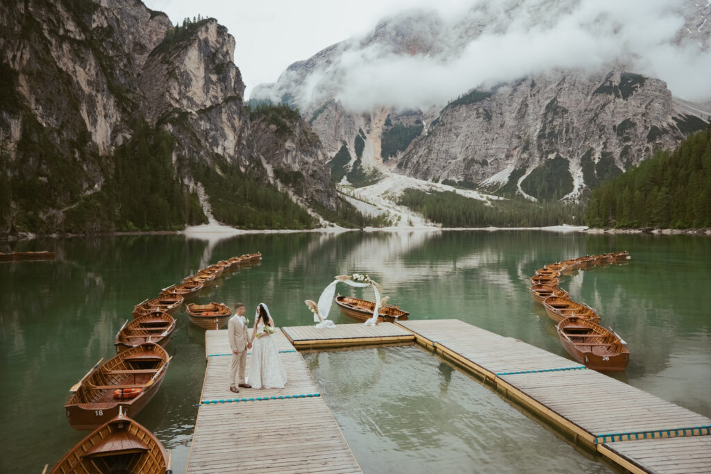 svatba v Itálii u jezera Lago di Braies