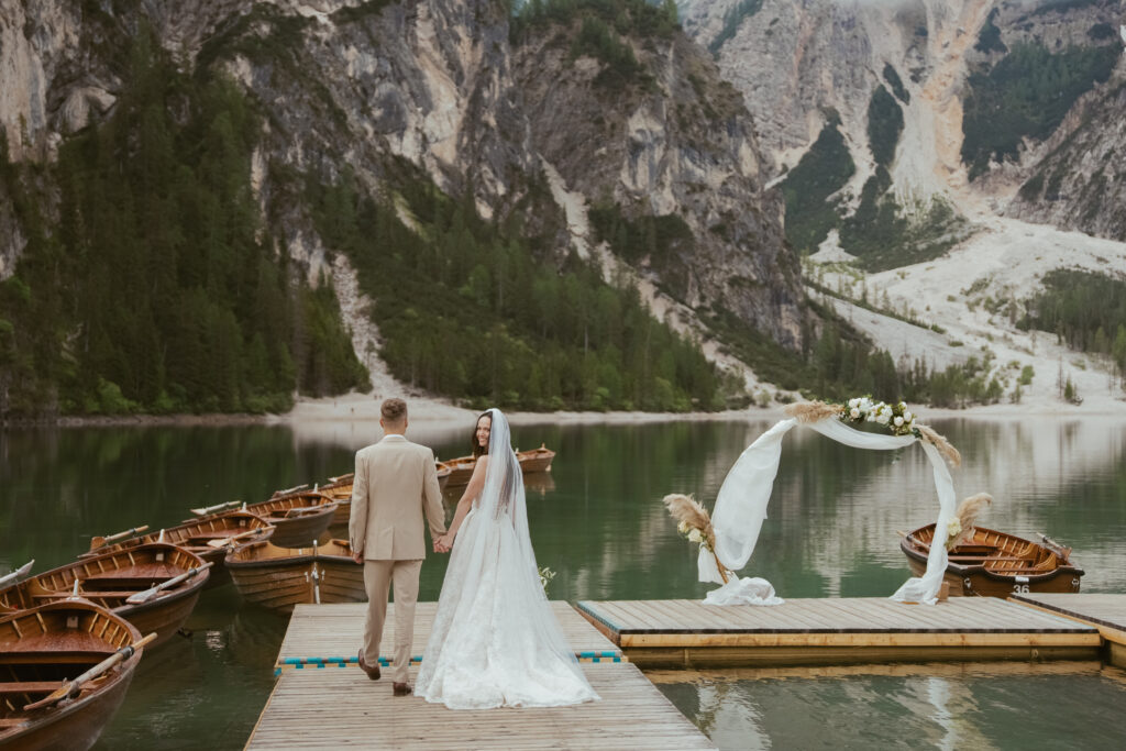 svatba v Itálii u jezera Lago di Braies
