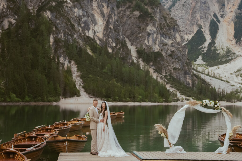 svatba v Itálii u jezera Lago di Braies