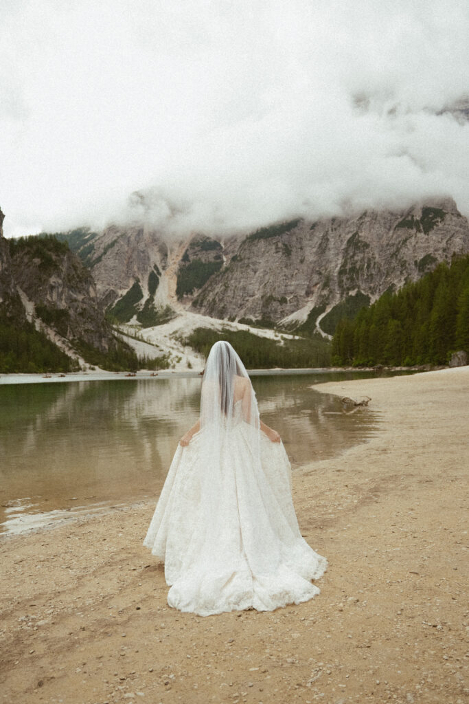 svatba v Itálii u jezera Lago di Braies