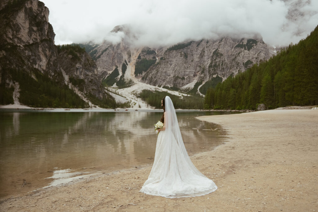svatba v Itálii u jezera Lago di Braies