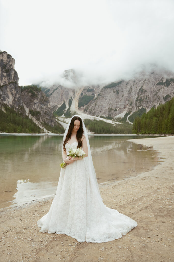 svatba v Itálii u jezera Lago di Braies