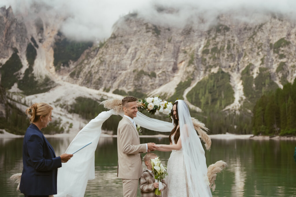 svatba v Itálii u jezera Lago di Braies